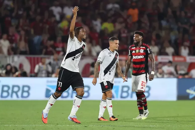 Brasileirão em chamas: Fla tropeça, Grêmio reage com virada épica e Santos vence clássico paulista