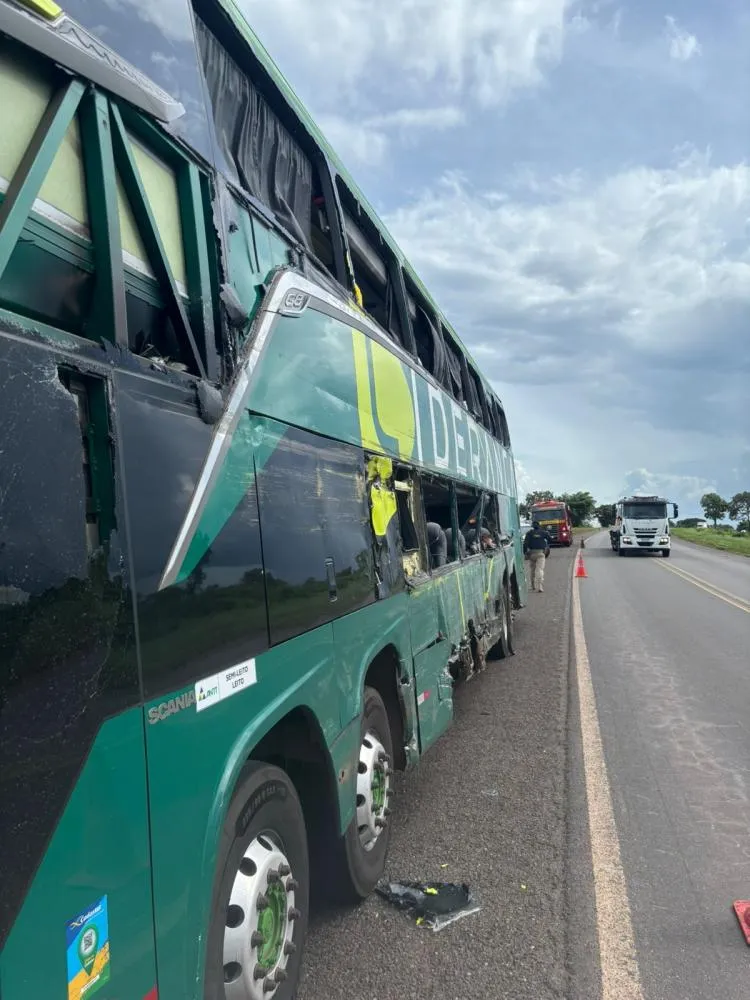 Acidente entre ônibus e caminhão é registrado na BR-153 entre Guaraí e Presidente Kennedy