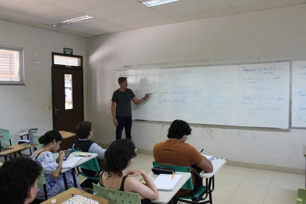 UFNT abre concurso público com 24 vagas para professores do ensino superior
