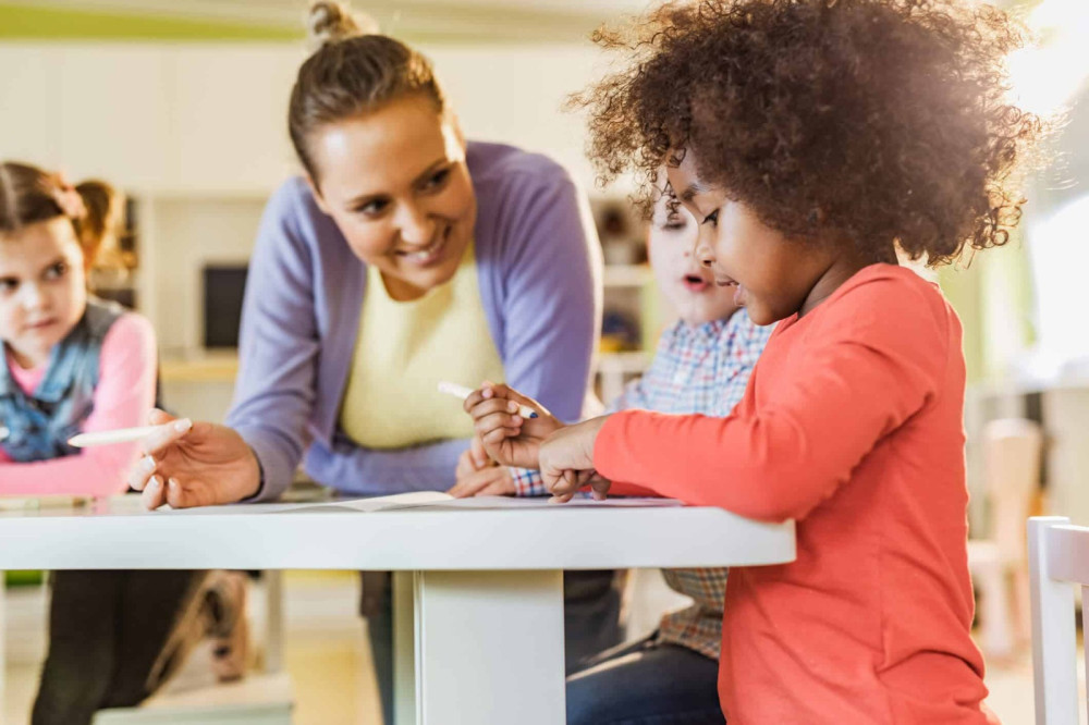 Curso gratuito de cuidador infantil abre inscrições em Porto Nacional