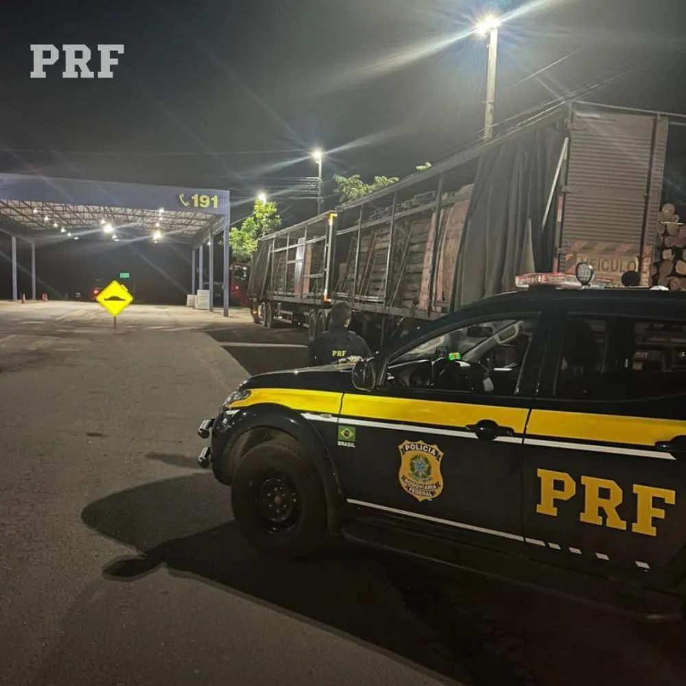 PRF apreende carga irregular de madeira em Guaraí e identifica espécie ameaçada