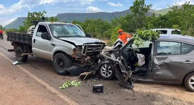 Motorista passa mal, invade contramão e se envolve em colisão frontal com caminhonete próximo a Taquaruçu Grande