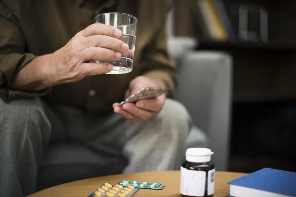 Especialistas alertam que uso racional vai além de dose e horário e pode prevenir complicações gravesImagem: Freepik