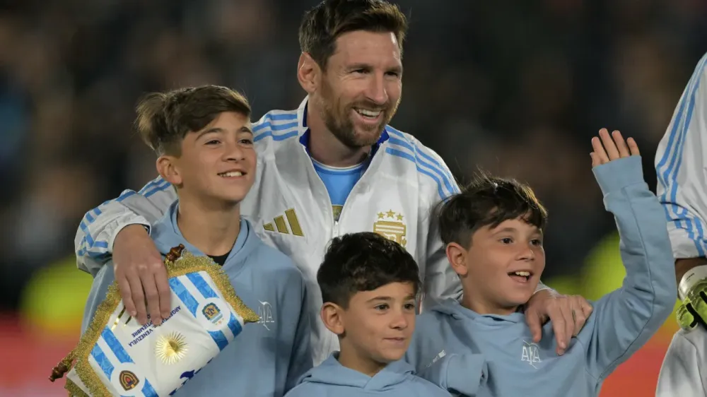 Brasil encanta, e Messi pode se despedir: noite histórica nas Eliminatórias