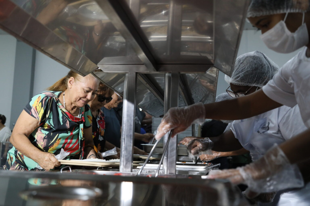 Restaurantes comunitários fecham no feriado e reabrem na terça em Palmas