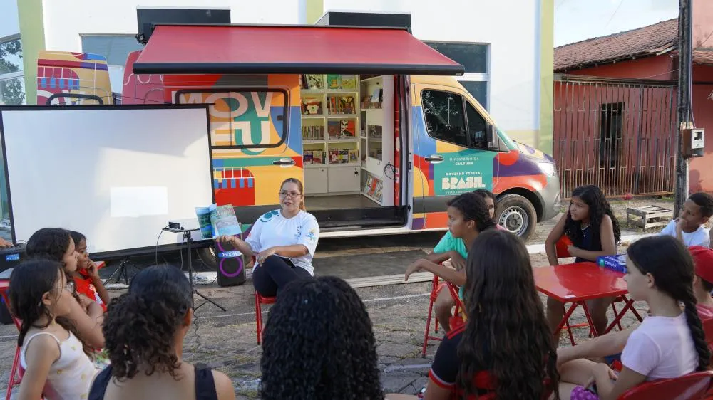 MovCEU promove atividade de incentivo à leitura com crianças durante ação cultural. Foto: Gabriela Santos/Secult/Governo do Tocantins