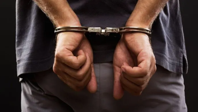 PRF captura dois foragidos por pensão alimentícia durante fiscalizações no feriado